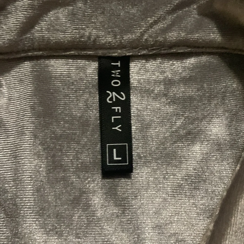 Champagne velour top, (L) turquoise snap buttons-2 Fly co. - Picture 4 of 6